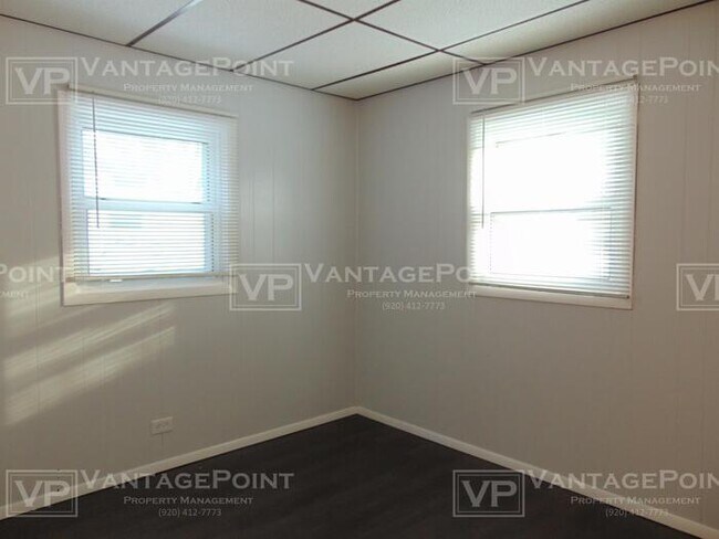 Building Photo - - Manitowoc Home For Rent –