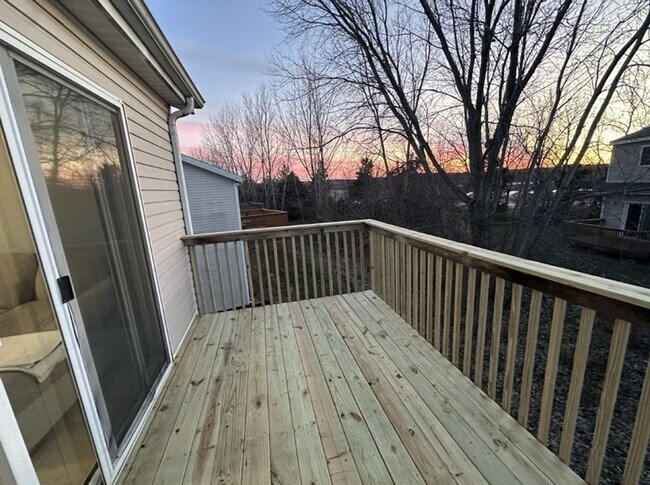 Building Photo - Beautiful Town Home + Deck & Patio + Easy Highway Access to Fort Riley + Washer & Dryer Included!...