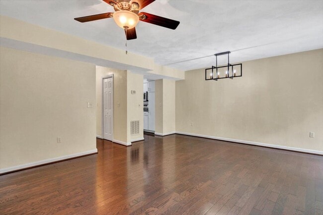 Building Photo - Spacious Roanoke County Townhouse
