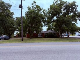 Building Photo - 2417 Forest Home Rd