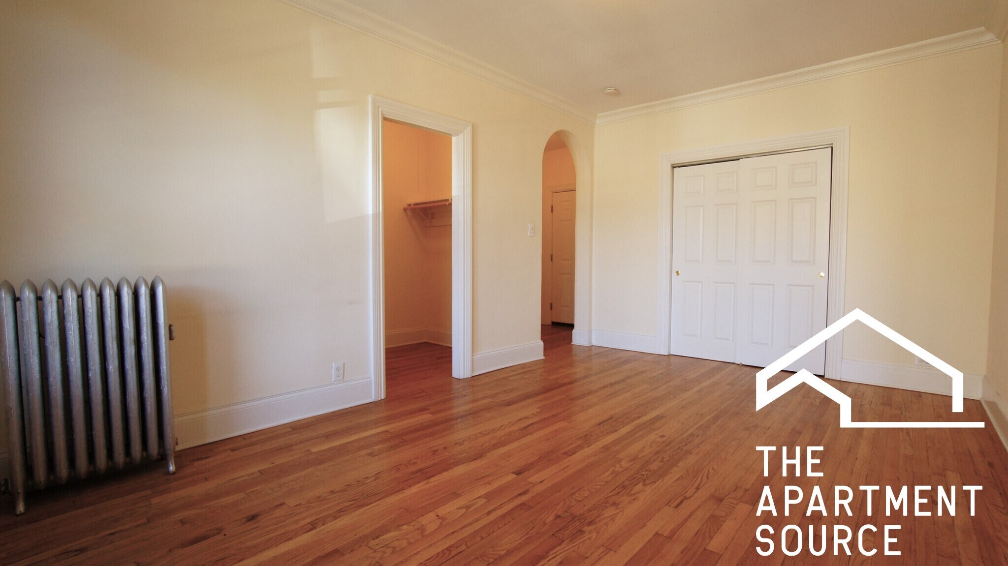 Building Photo - 2704 N Sawyer Ave