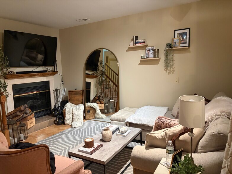 Building Photo - 3 Sussex Ct