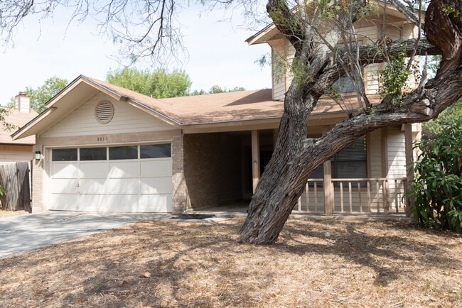 Building Photo - GREAT 2-STORY FLOOR PLAN W/COUNTRY STYLE F...