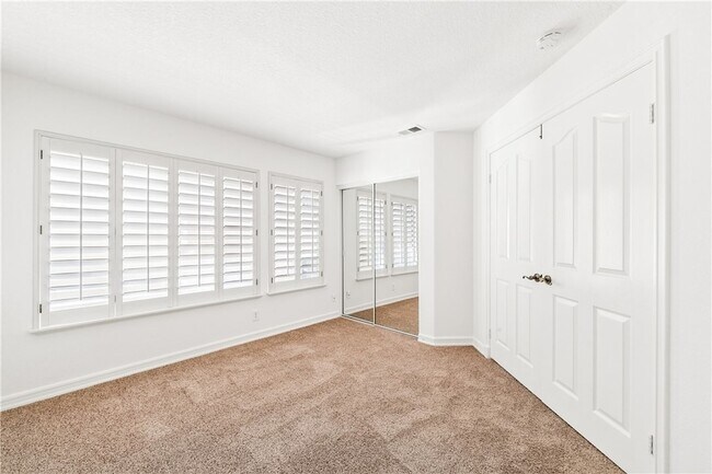 Building Photo - 5824 Spinnaker Bay Dr