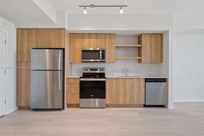 Building Photo - 555 NE 8th St