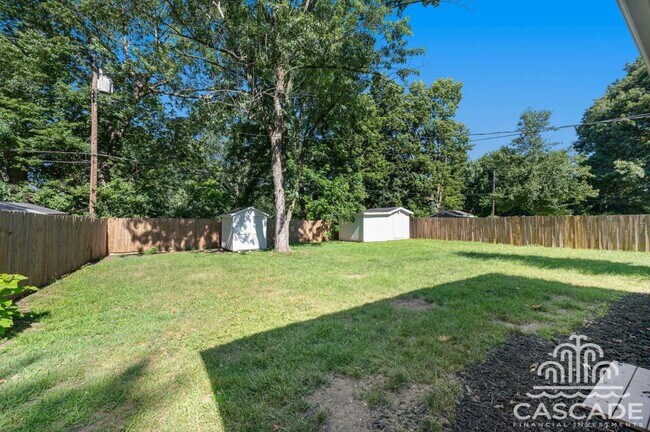 Building Photo - 806 SW Lea Dr