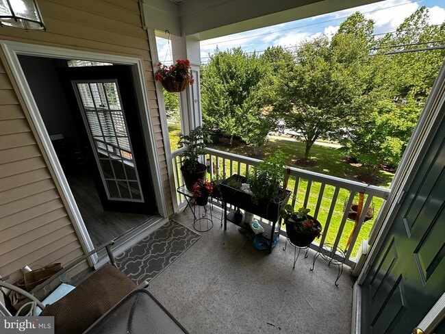 Building Photo - 43920 Hickory Corner Terrace