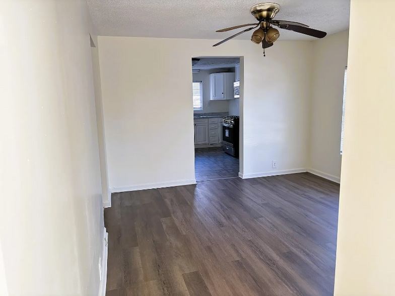 Building Photo - 118 Nat Barber Ave