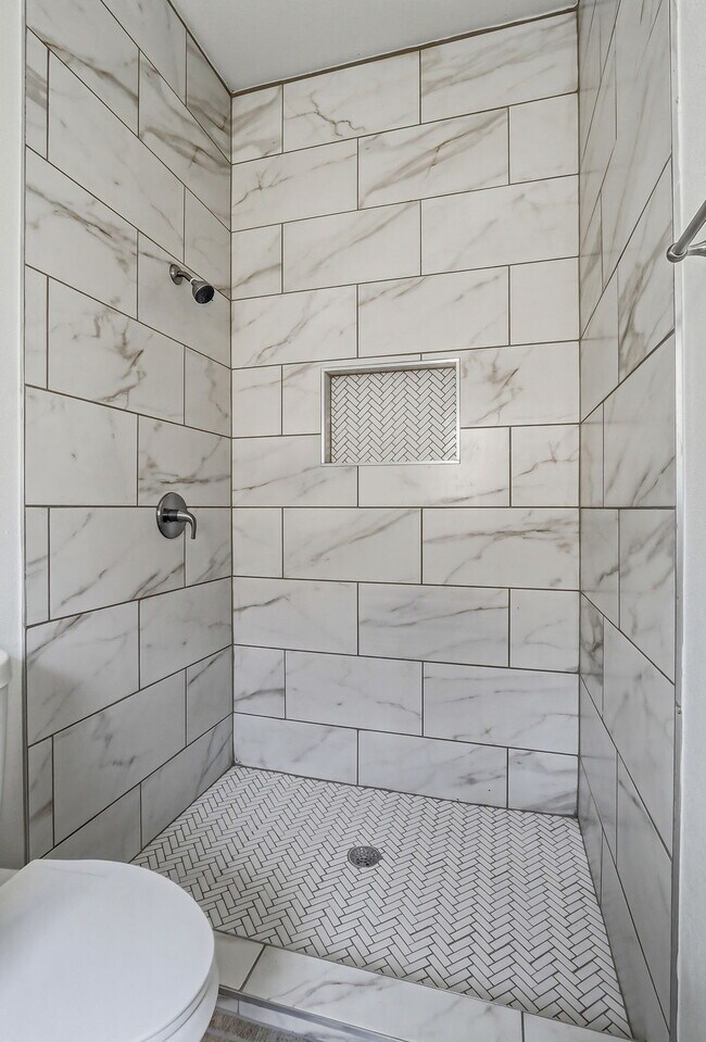 Building Photo - 905 Louisiana Downs Ave