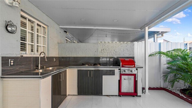 Building Photo - 2860 W 80th St
