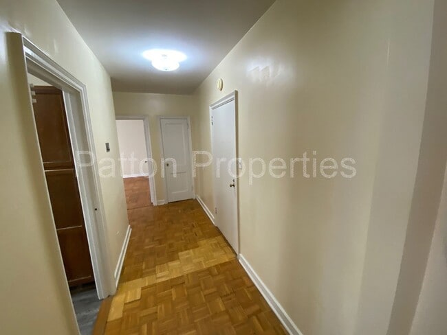 Building Photo - Five Points/Wales Garden Condo