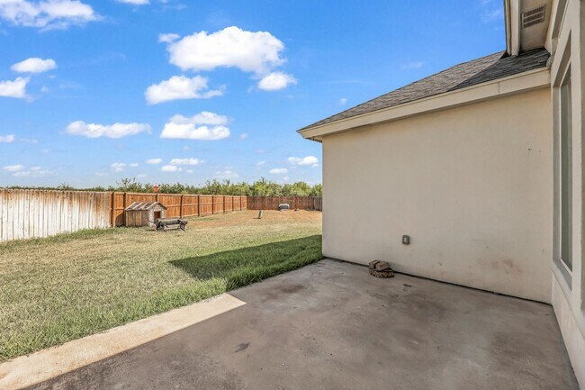 Building Photo - SPACIOUS 3 BEDROOM HOME IN HIDALGO!