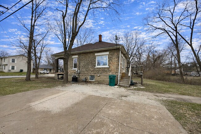 Building Photo - 1200 Ada St