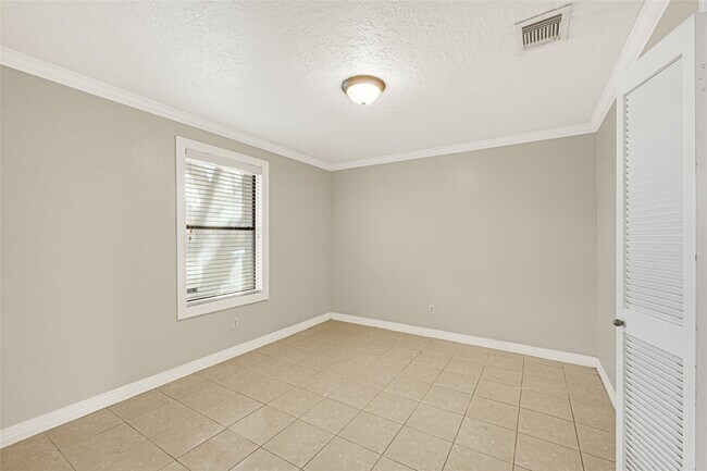 Building Photo - 5538 Fairview Forest Dr