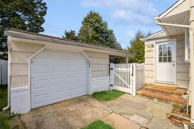 Building Photo - 26 Whitman Ave