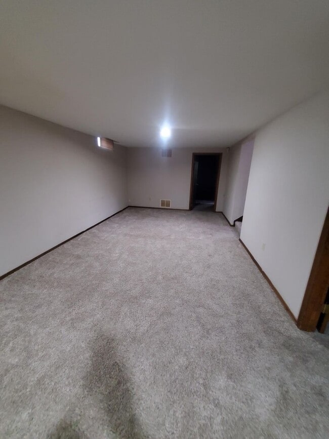Building Photo - large free standing home Just S. of 13th a...