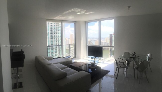 Building Photo - 1060 Brickell Ave