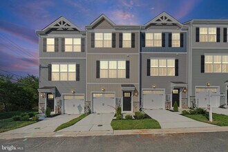 Building Photo - 377 Tumblers Wy