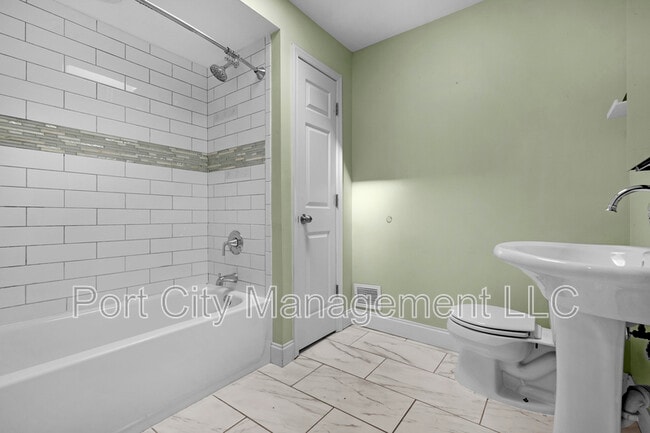 Building Photo - 3802 Hudson St