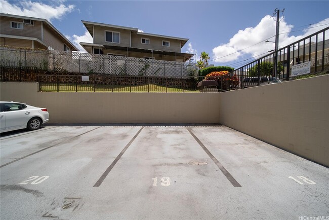Building Photo - 1401 Lusitana St