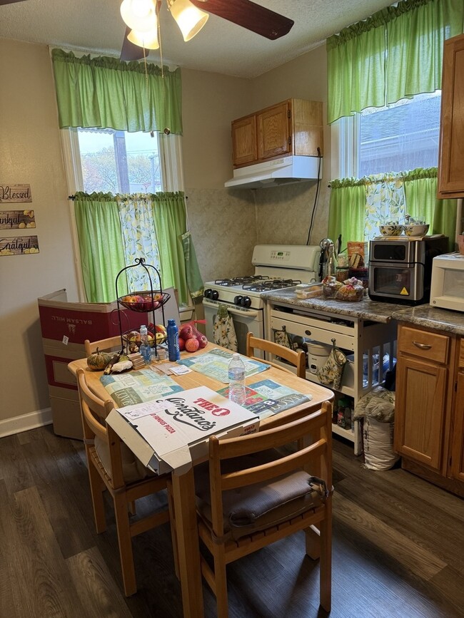 Building Photo - 1839 N Washtenaw Ave