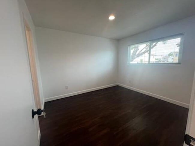 Building Photo - Imperial Beach - Newly Renovated Bungalow