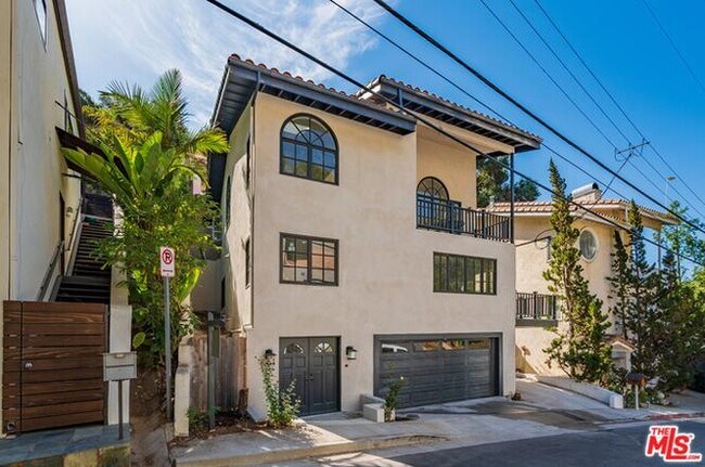 Building Photo - 8032 Willow Glen Rd
