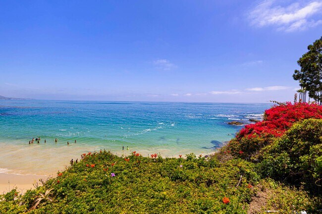 Building Photo - Incredible ocean views and private steps t...