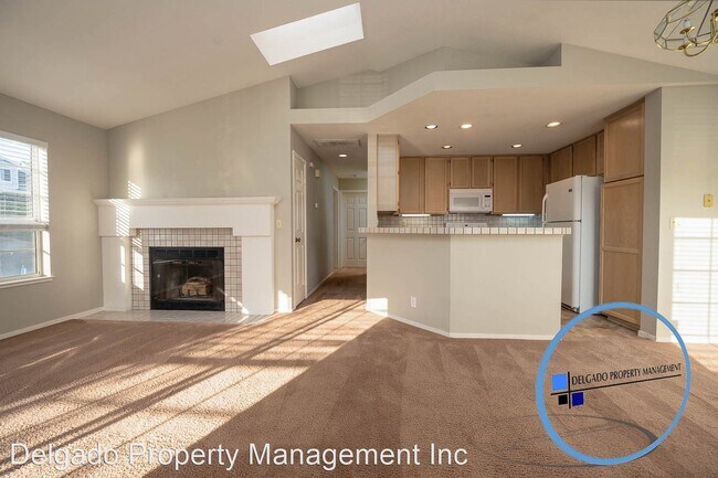 Building Photo - 2 br, 1 bath House - 511 Timbercove #8