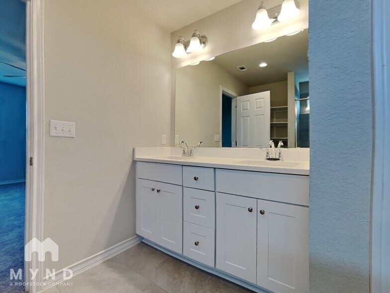 Building Photo - 3801 Soft Shore Ln