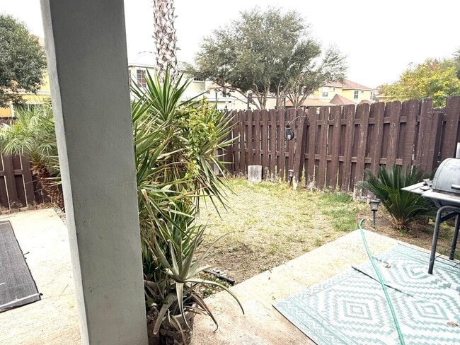 Building Photo - 9310 Albany Dr