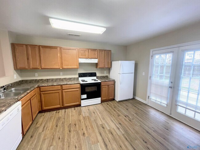 Building Photo - 229 Whitestone Dr NE