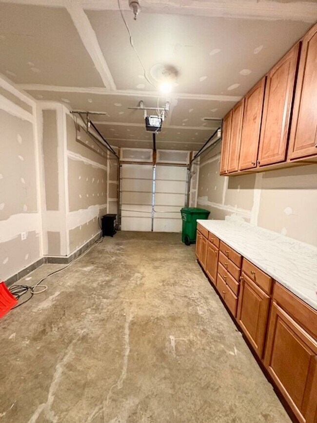 Building Photo - 645 Whetstone Glen St