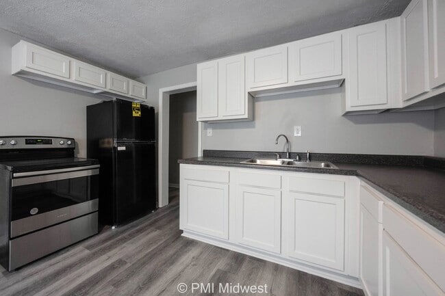 Building Photo - "Spacious 4-Bedroom Home on Orange Street with 2 Full Baths and 2260 Sq. Ft. in Indianapolis!"