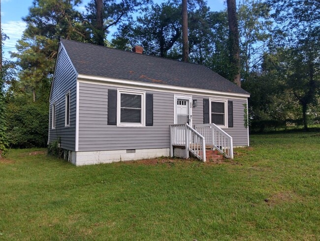 Building Photo - Lovely single family home available in the...
