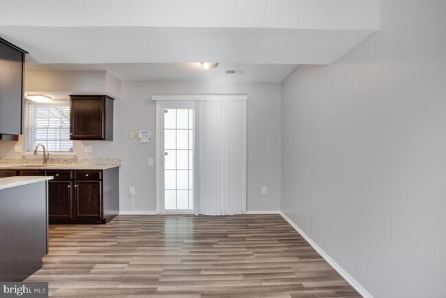 Building Photo - 700 Brandon Cir