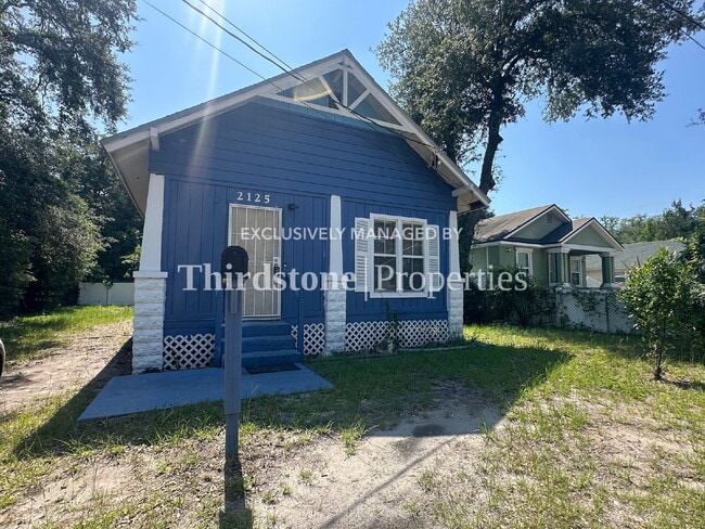 Building Photo - 2125 Lambert St