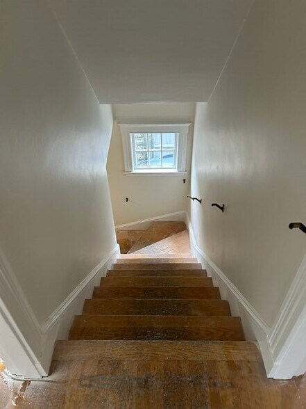 Building Photo - 12 Grant St