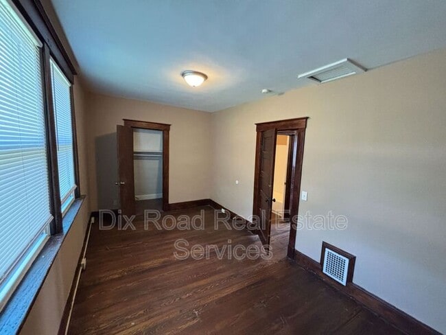 Building Photo - 11169 Maple St
