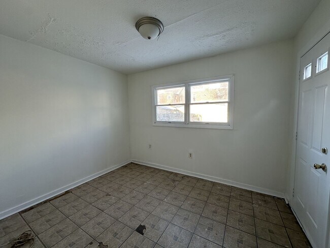 Building Photo - 210 Norway Ave