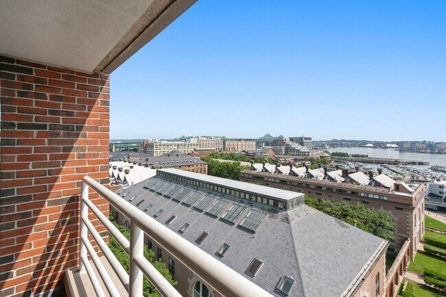 Building Photo - 197 8th St