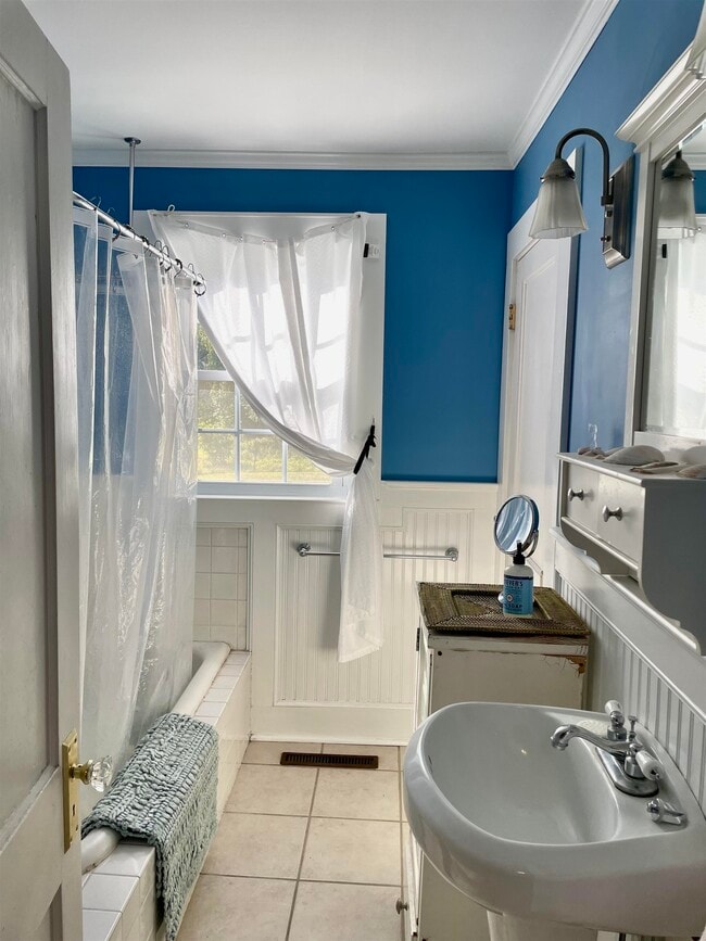 Building Photo - 470 Washington Rd