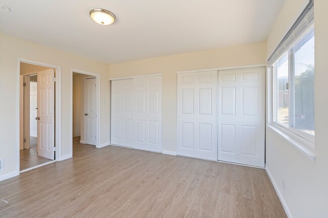 Building Photo - 5306 Bayview Ave