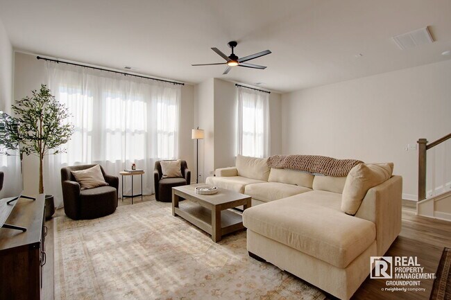 Building Photo - 5208 New Palm Ct