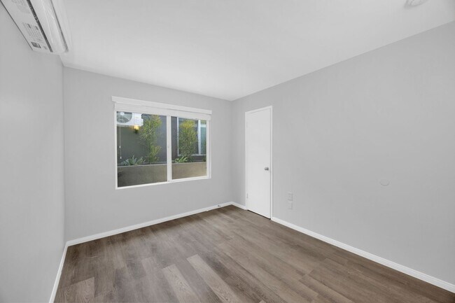 Building Photo - 1603 Vuelta Grande Ave