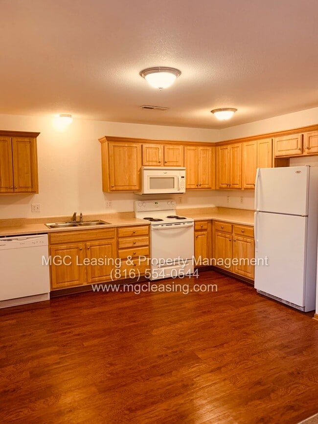 Building Photo - 105-107 Golfview Dr