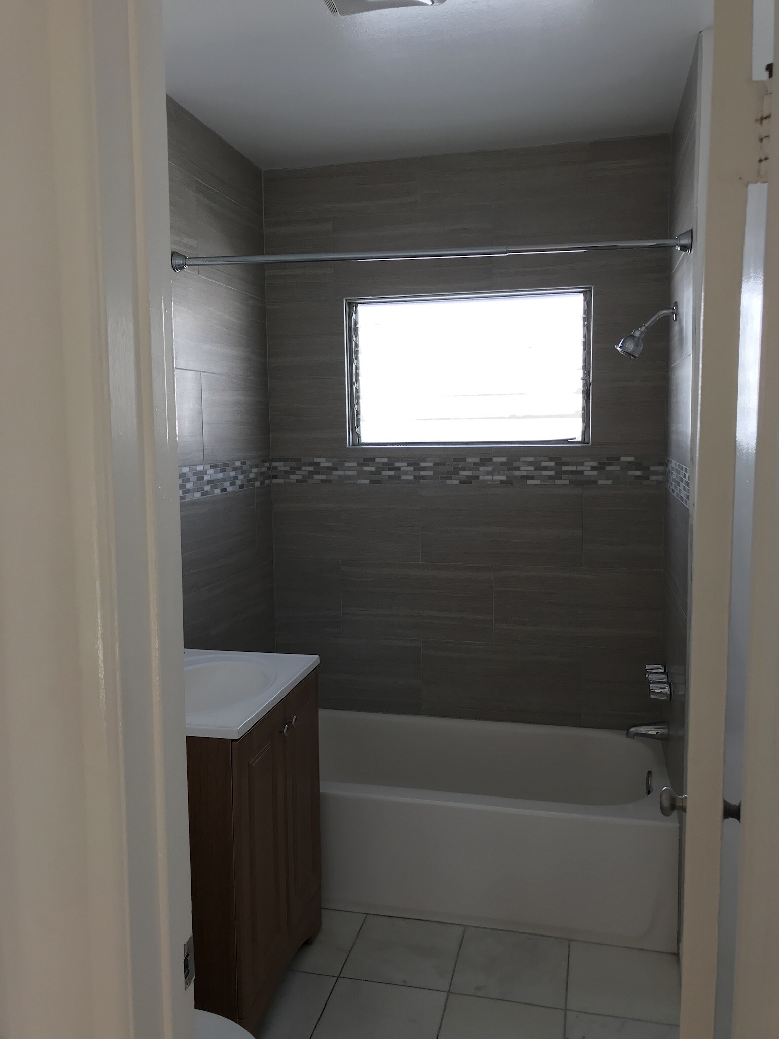 Building Photo - 940 S Venice Blvd