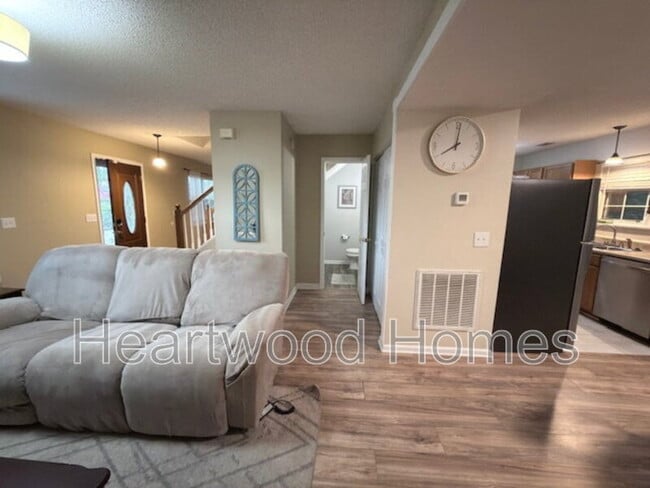 Building Photo - 264 Orchard Hill Dr