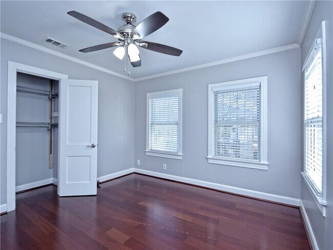 Building Photo - 2710 Willow St