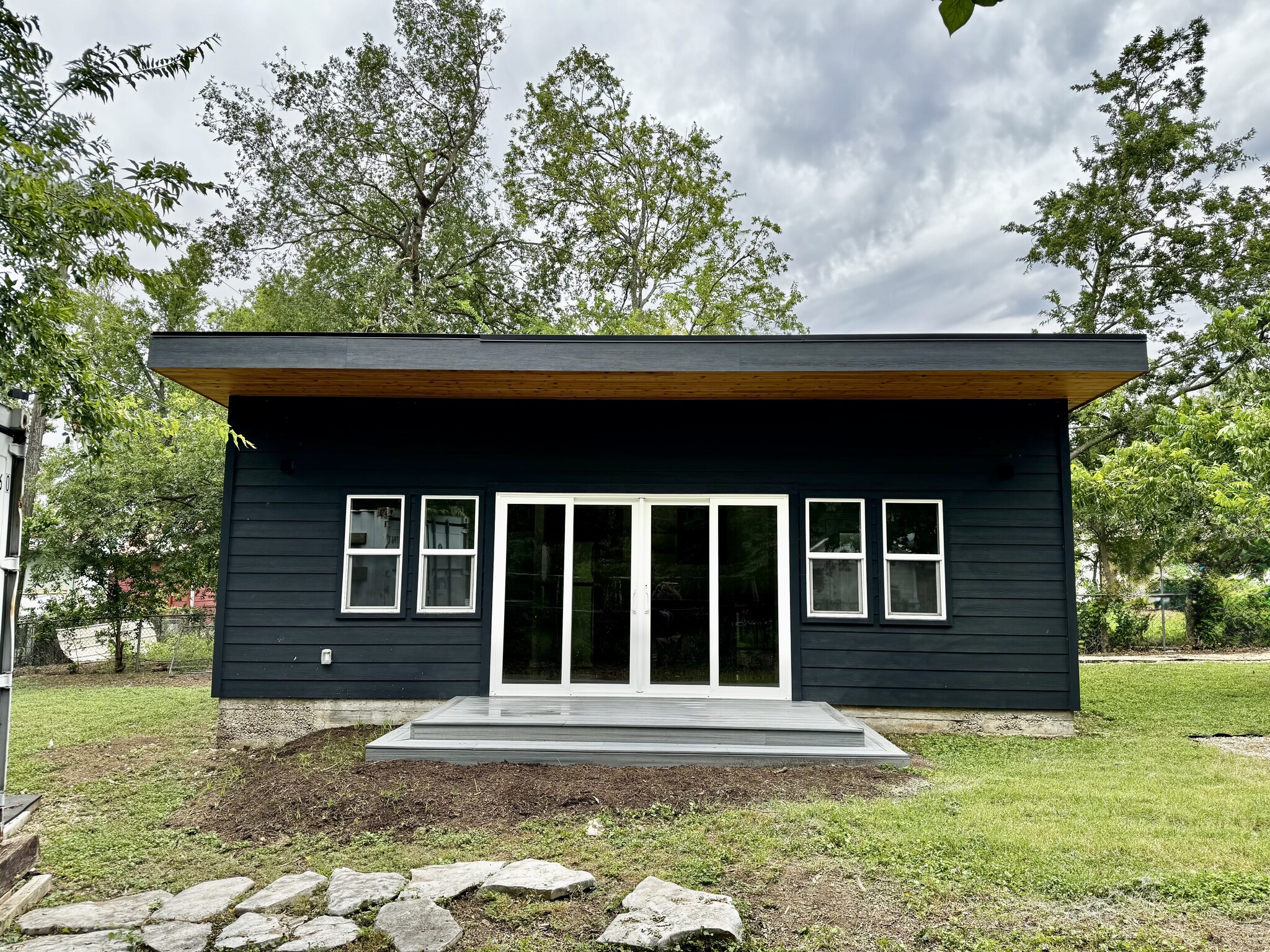 Building Photo - 6501 Hickman Ave